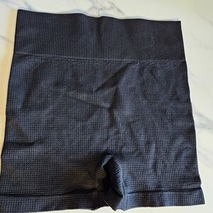 NWOT - Black Textured Compression  High-Waisted Shorts - Sz XL